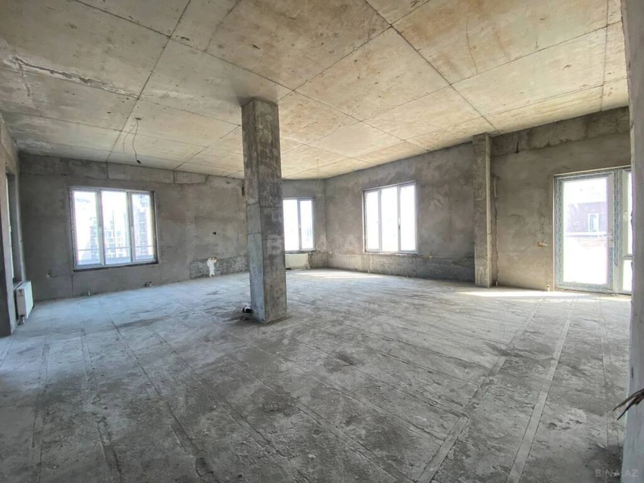 Satılır 5 otaqlı mənzil 420 m²