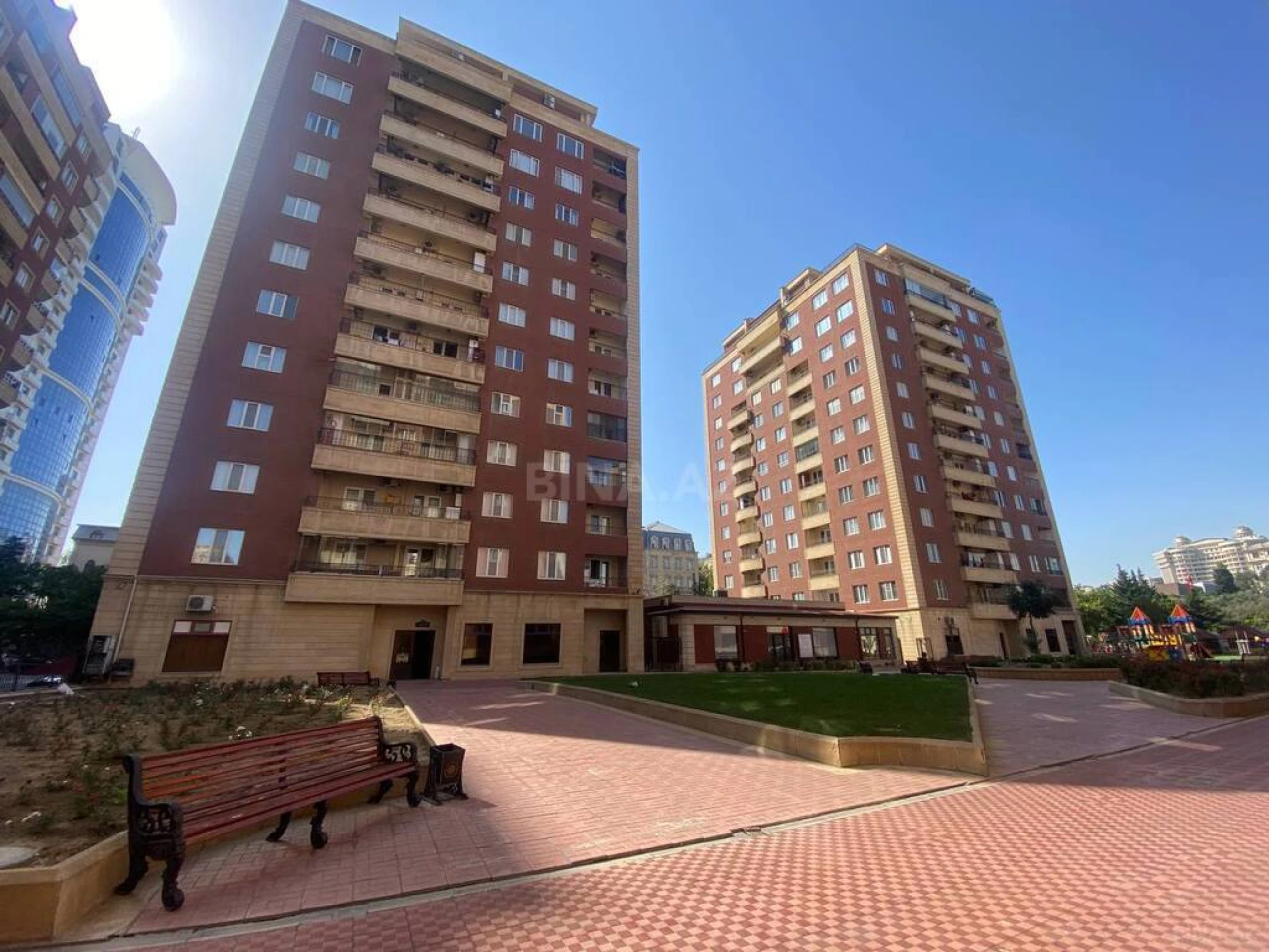 Satılır 5 otaqlı mənzil 420 m²