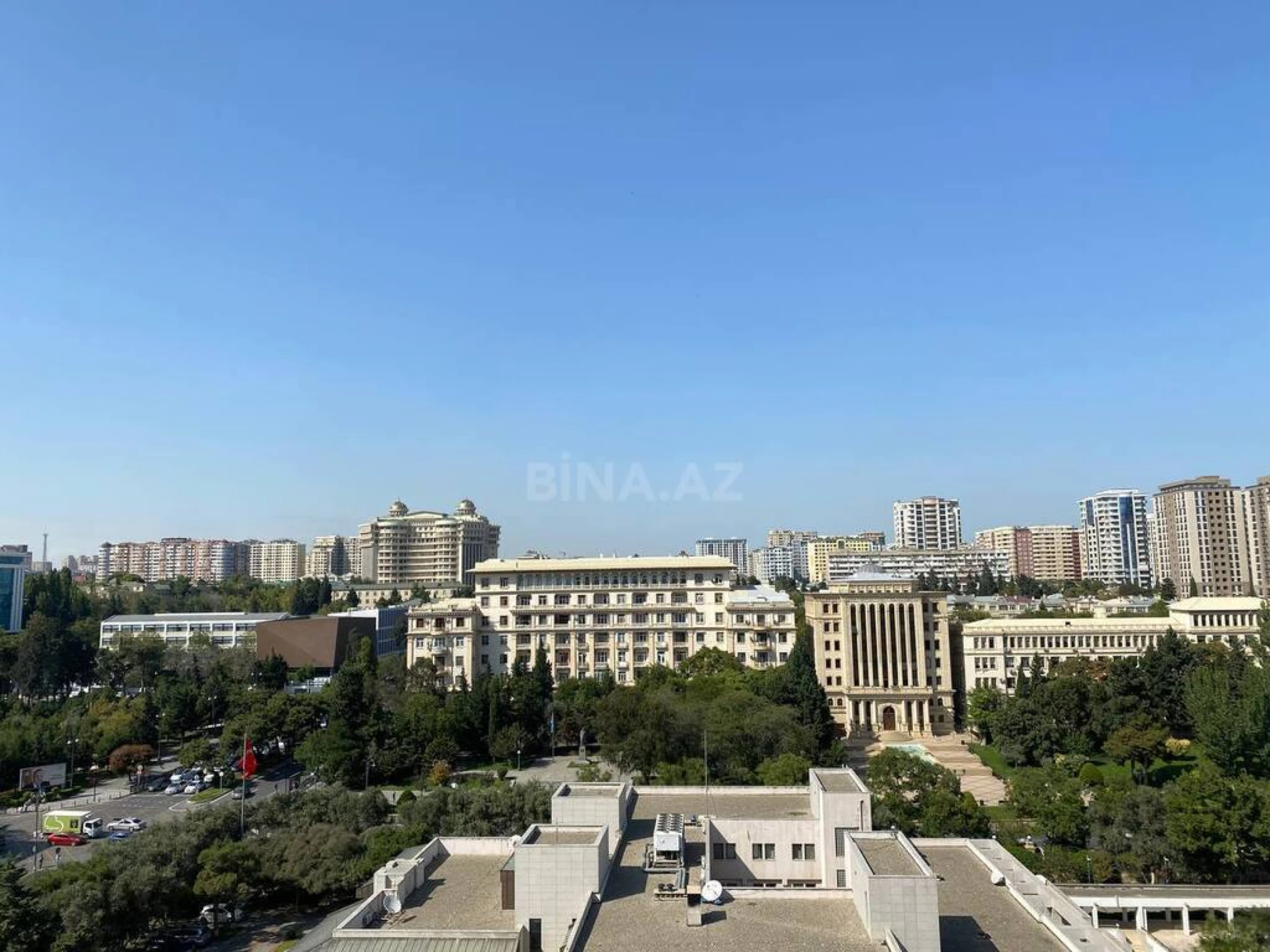 Satılır 5 otaqlı mənzil 420 m²