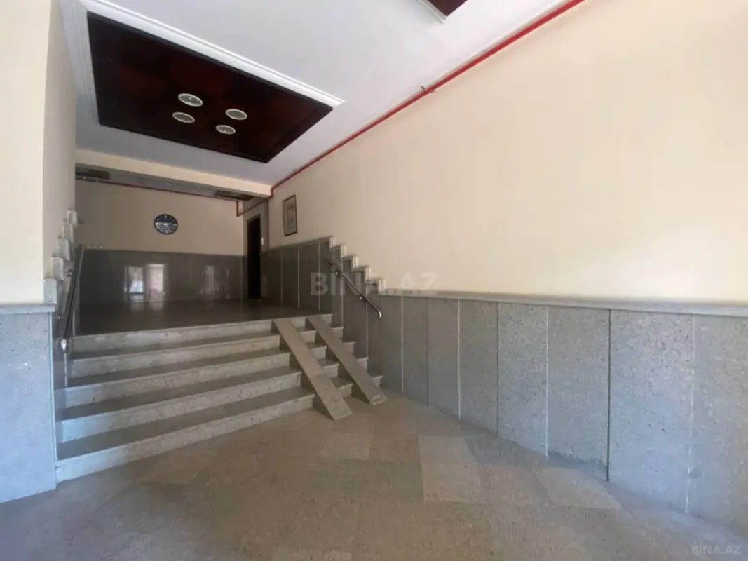 Satılır 5 otaqlı mənzil 420 m²