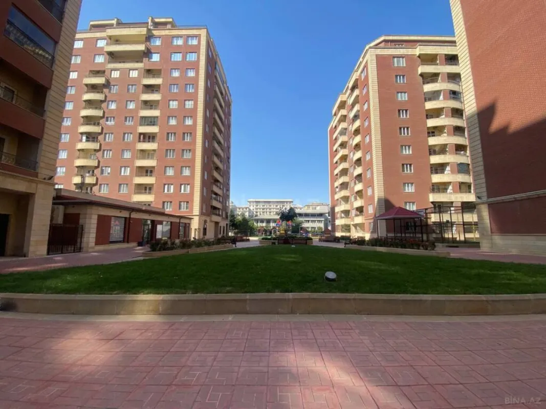 Satılır 5 otaqlı mənzil 420 m²