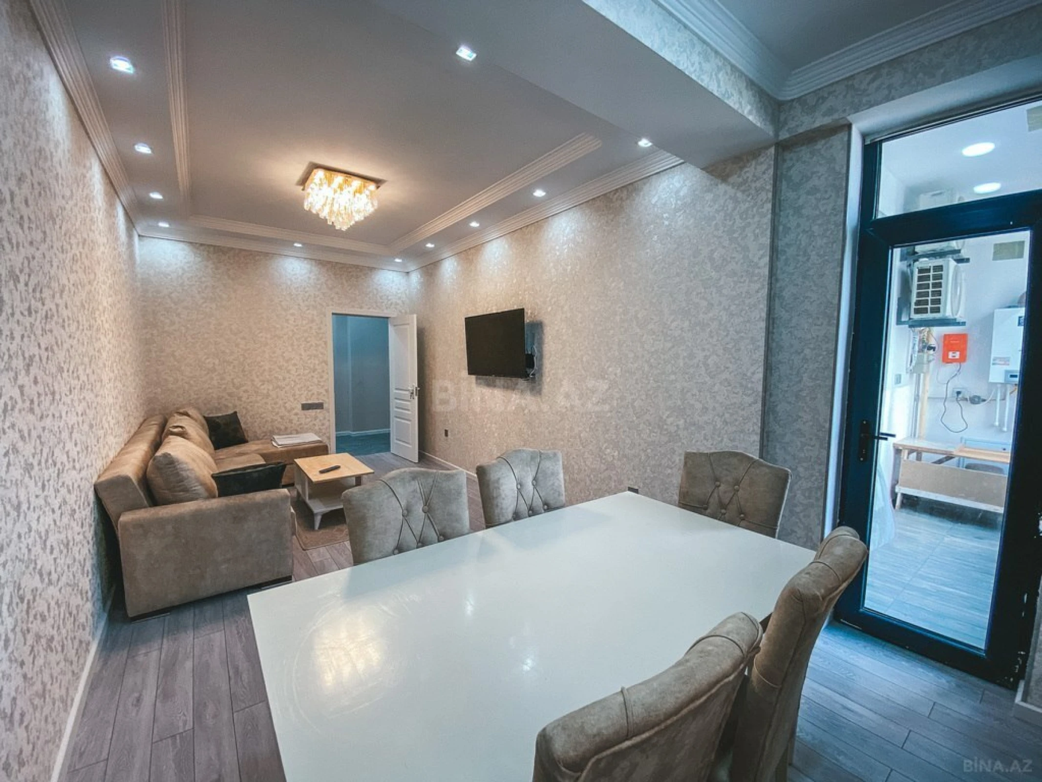 Kirayə verilir 2 otaqlı mənzil 94 m²