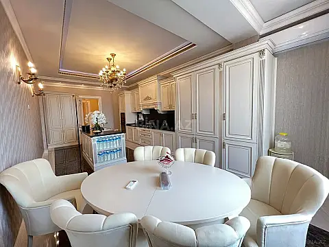 Satılır 5 otaqlı mənzil 285 m²