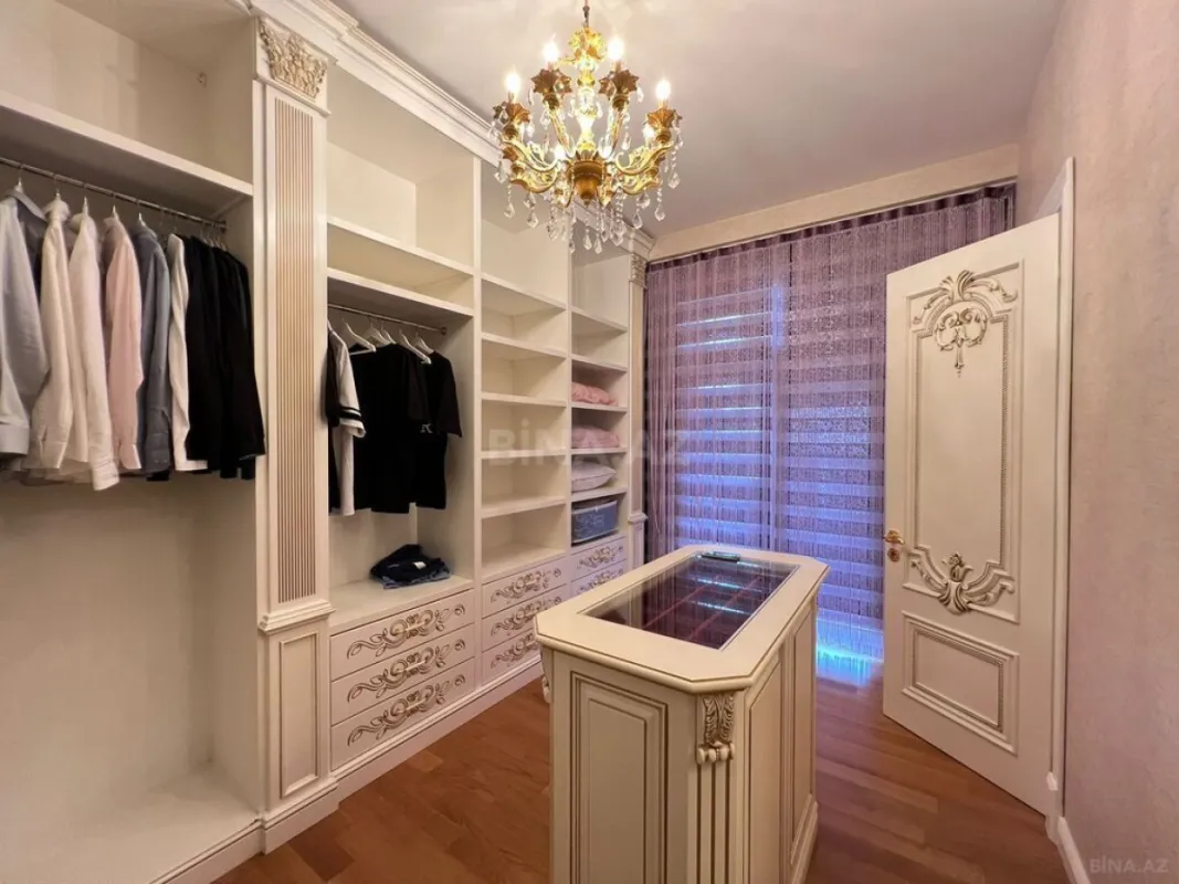 Satılır 5 otaqlı mənzil 285 m²