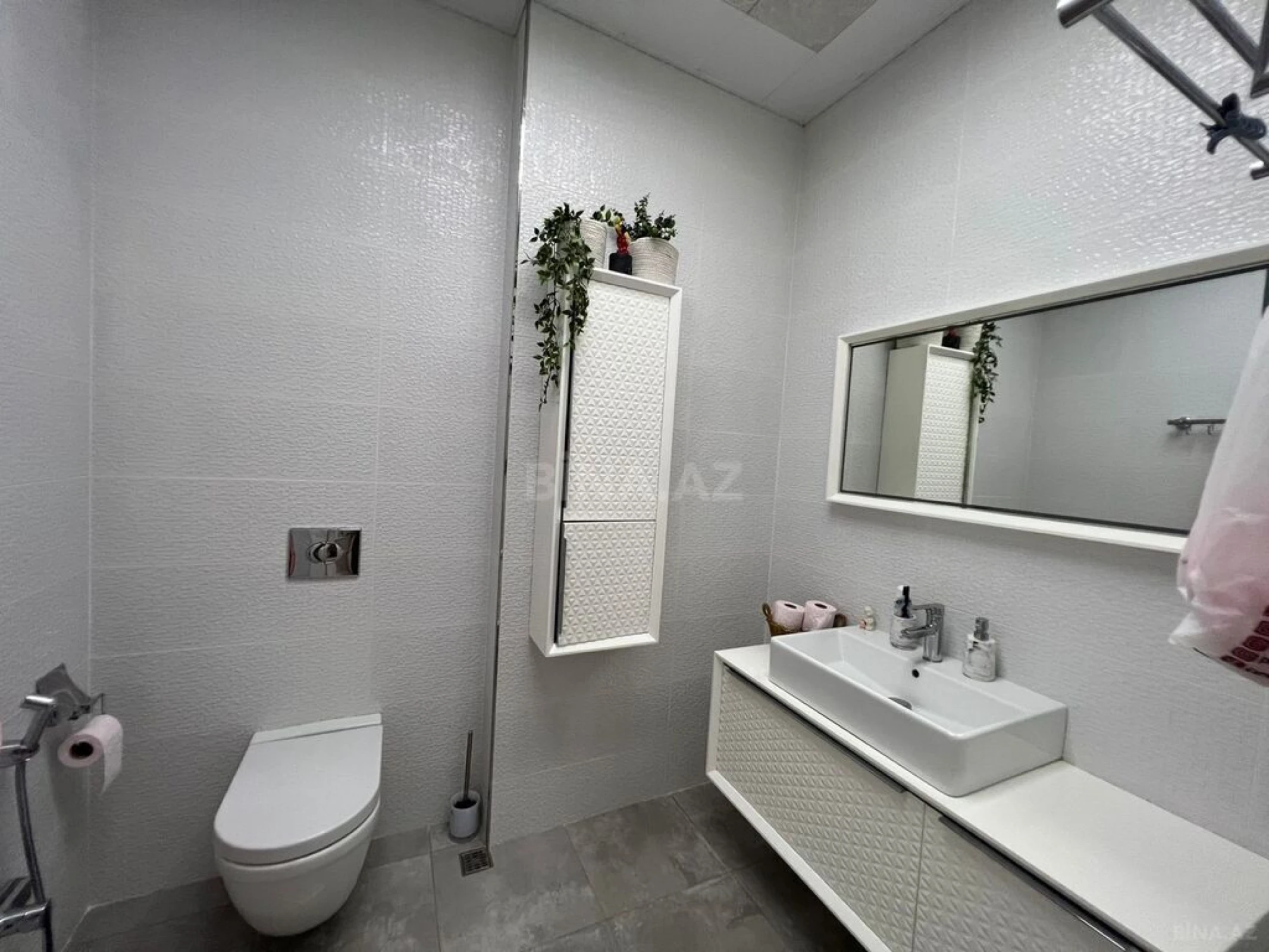 Satılır 5 otaqlı mənzil 285 m²