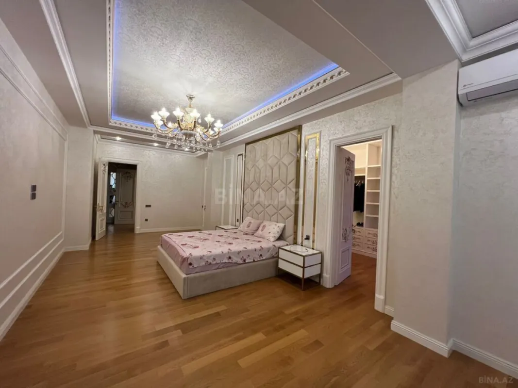 Satılır 5 otaqlı mənzil 285 m²