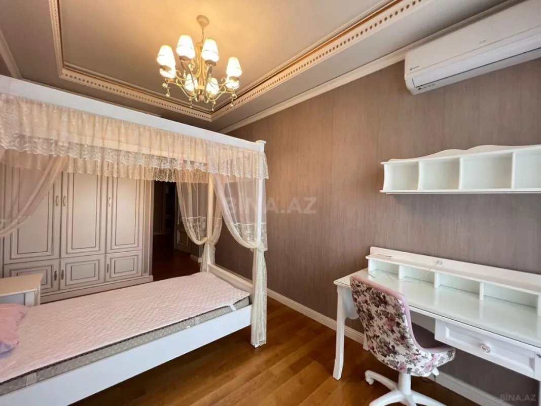 Satılır 5 otaqlı mənzil 285 m²