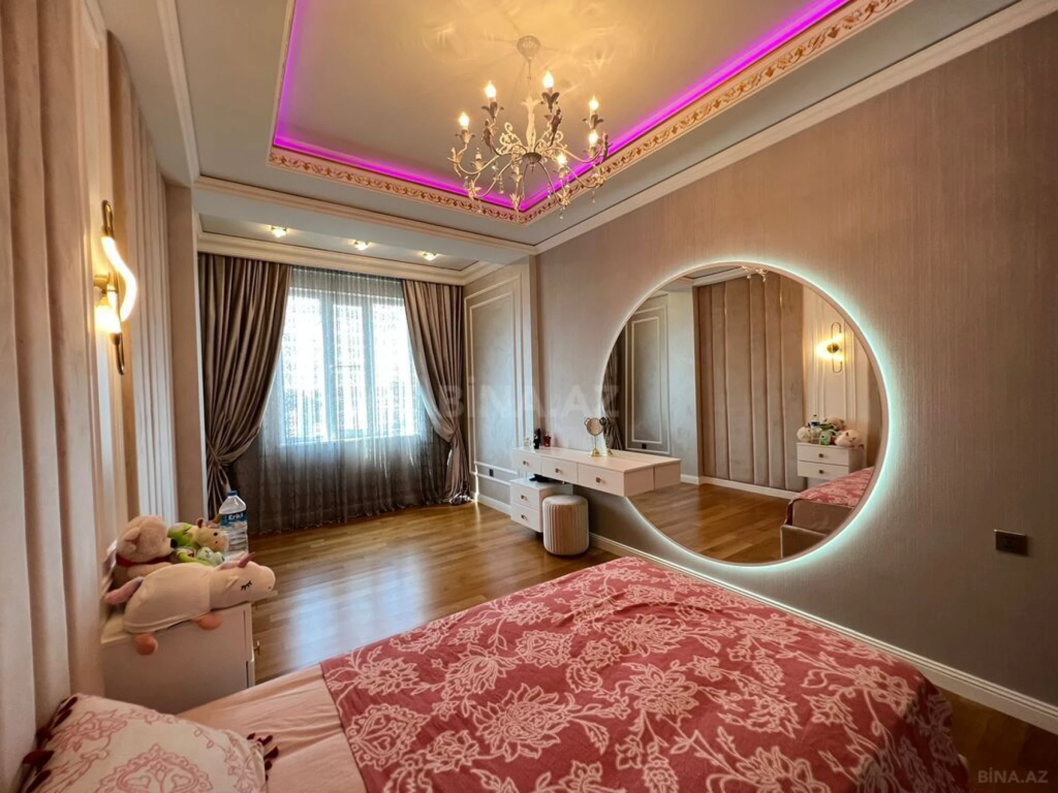 Satılır 5 otaqlı mənzil 285 m²