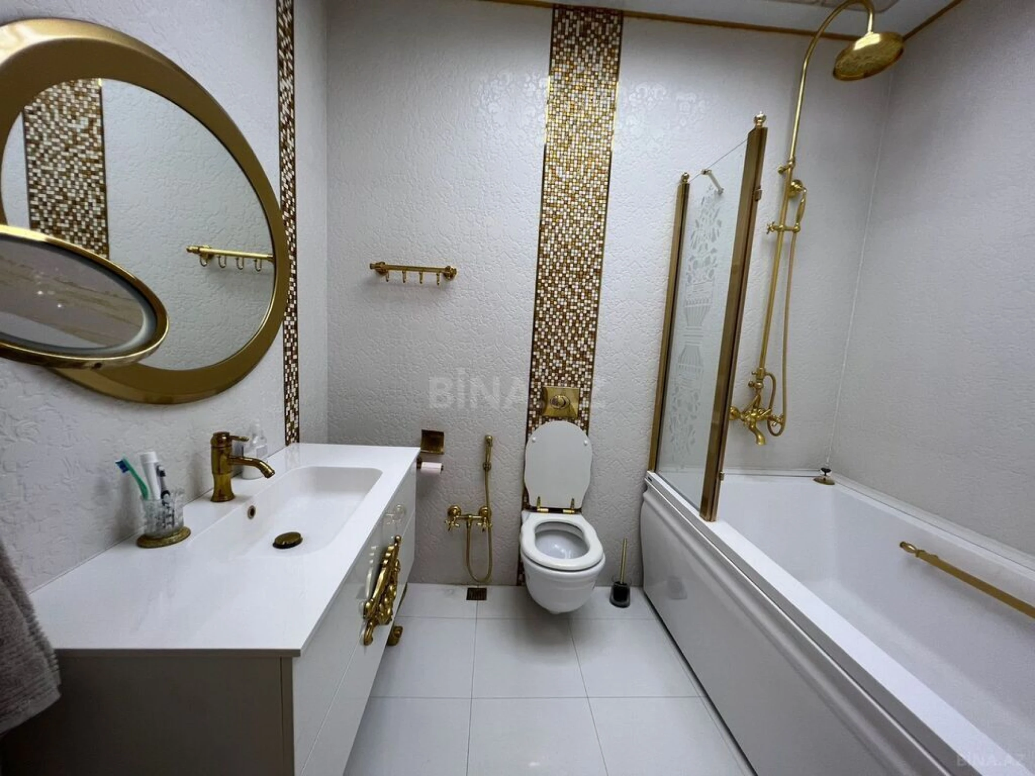 Satılır 5 otaqlı mənzil 285 m²