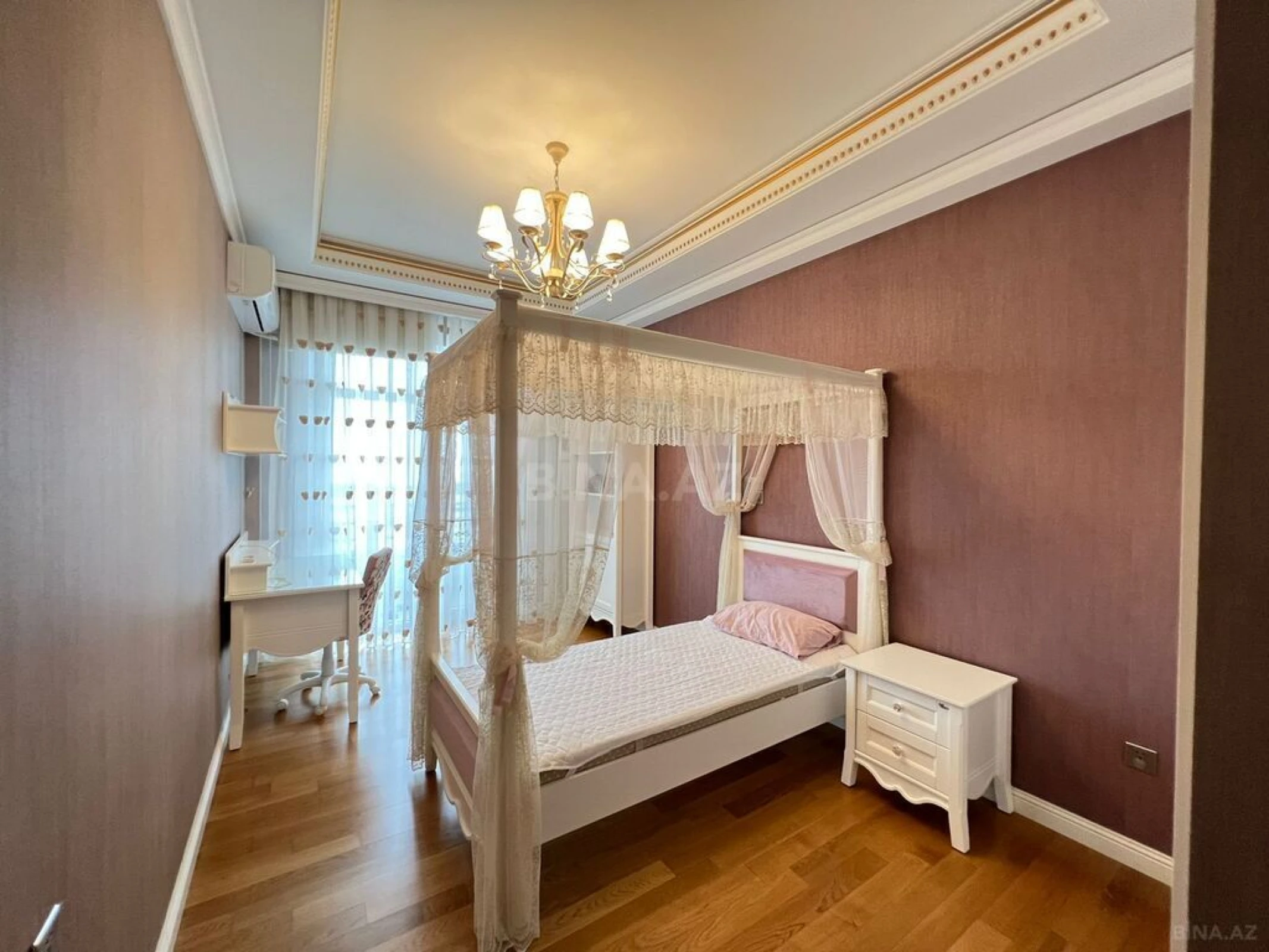 Satılır 5 otaqlı mənzil 285 m²