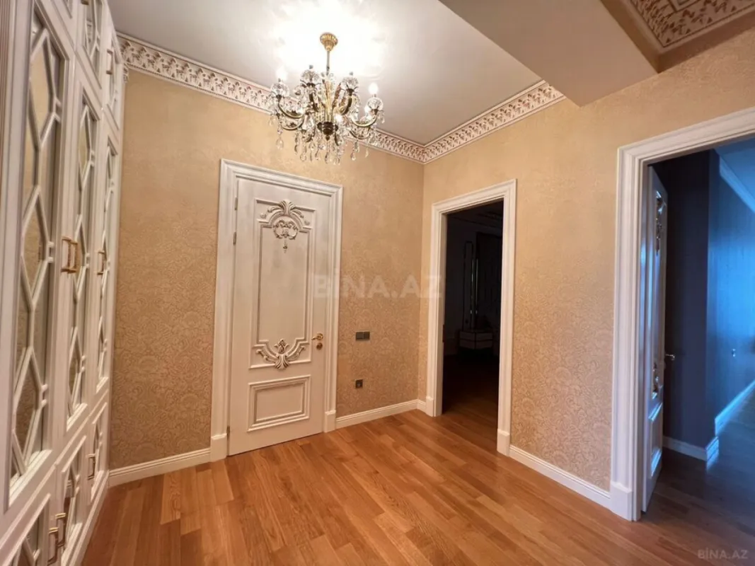 Satılır 5 otaqlı mənzil 285 m²