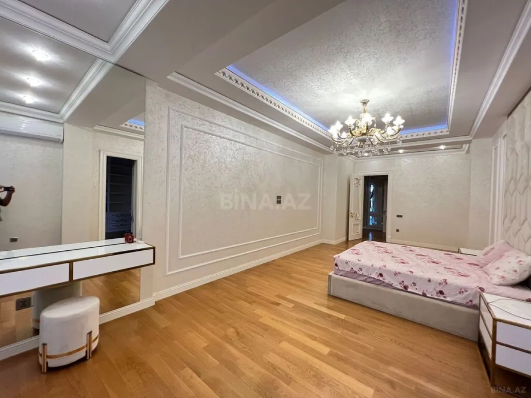 Satılır 5 otaqlı mənzil 285 m²