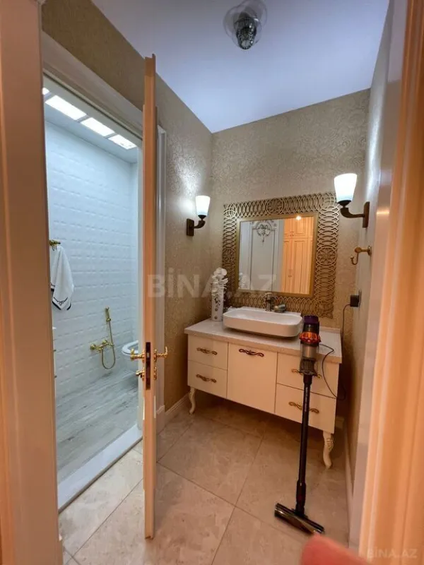 Satılır 5 otaqlı mənzil 285 m²