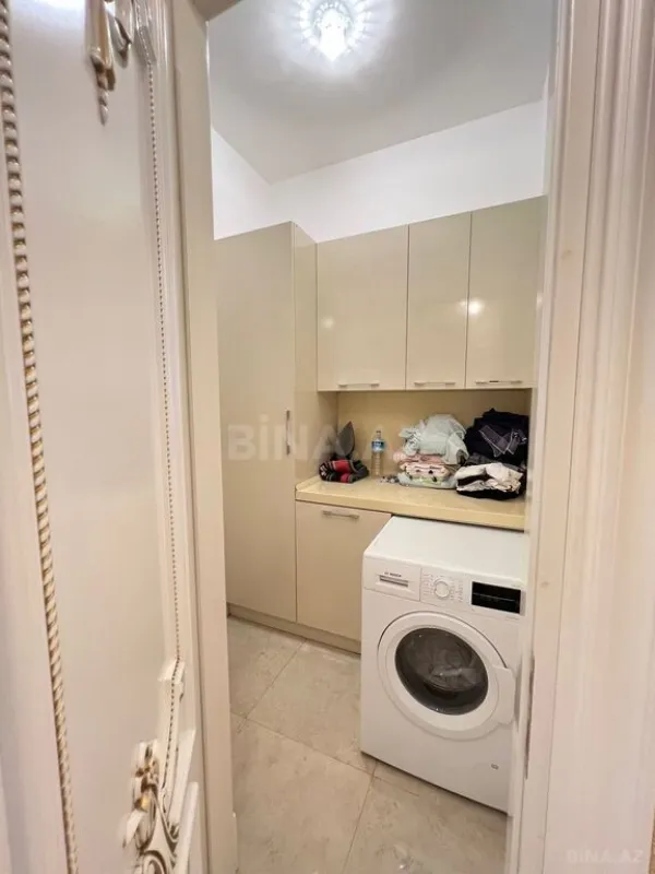 Satılır 5 otaqlı mənzil 285 m²