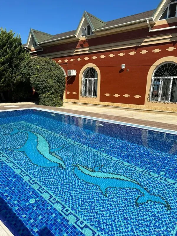 Satılır 10 otaqlı həyət evi 585 m²