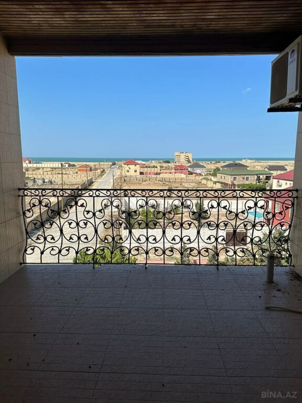 Satılır 10 otaqlı həyət evi 585 m²