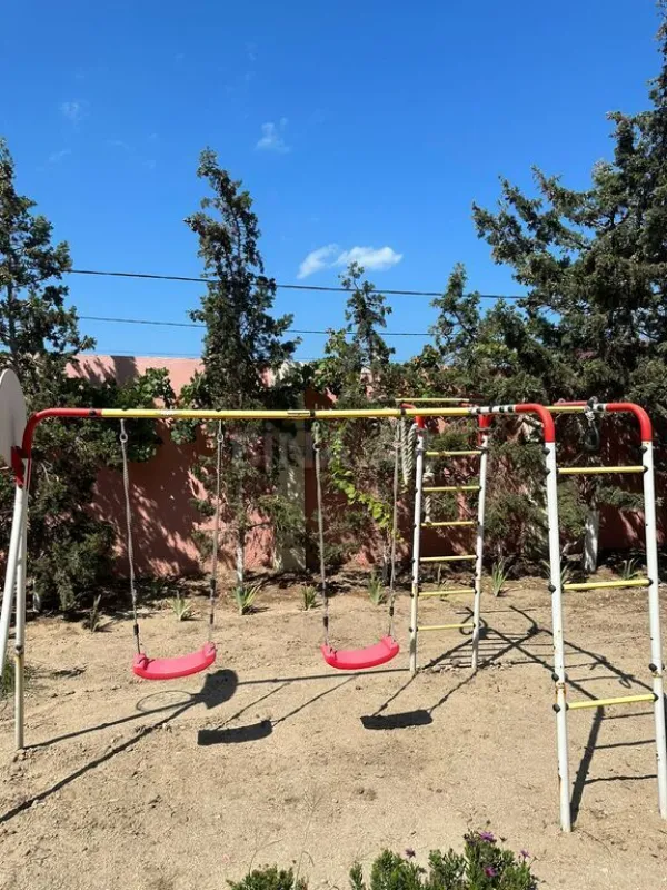 Satılır 10 otaqlı həyət evi 585 m²