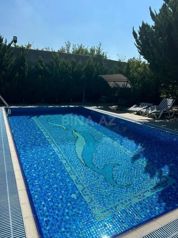 Satılır 10 otaqlı həyət evi 585 m²