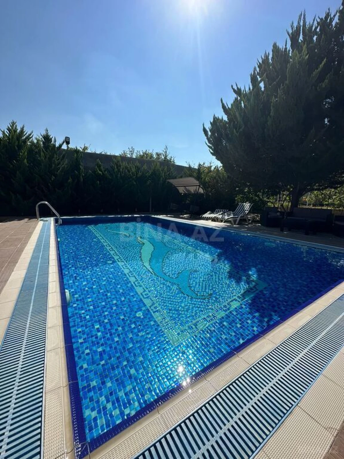 Satılır 10 otaqlı həyət evi 585 m²