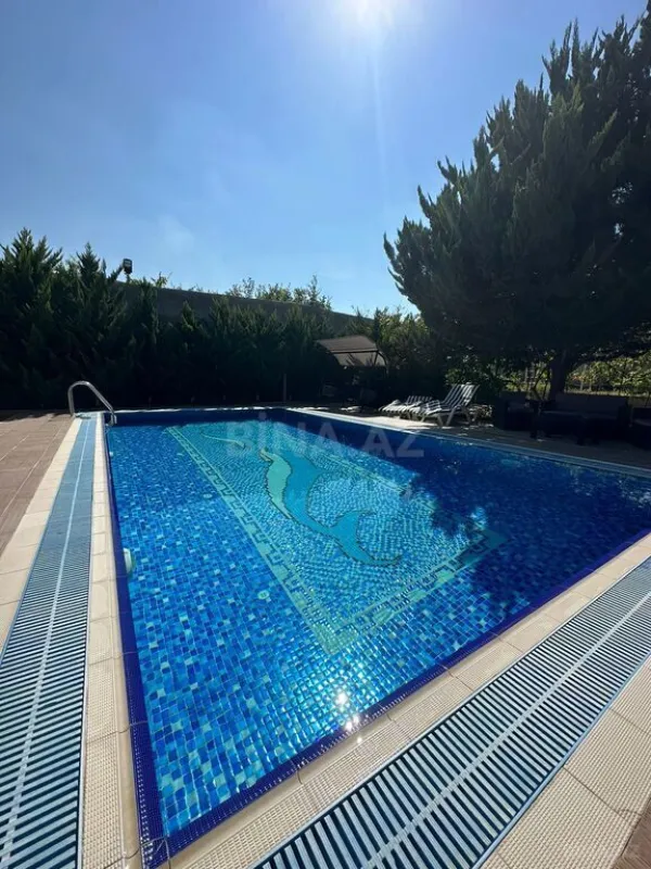 Satılır 10 otaqlı həyət evi 585 m²