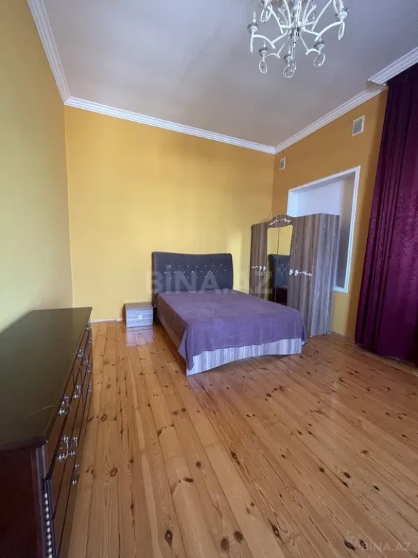 Satılır 10 otaqlı həyət evi 585 m²