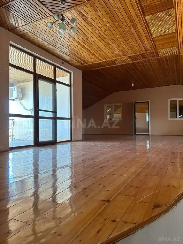 Satılır 10 otaqlı həyət evi 585 m²