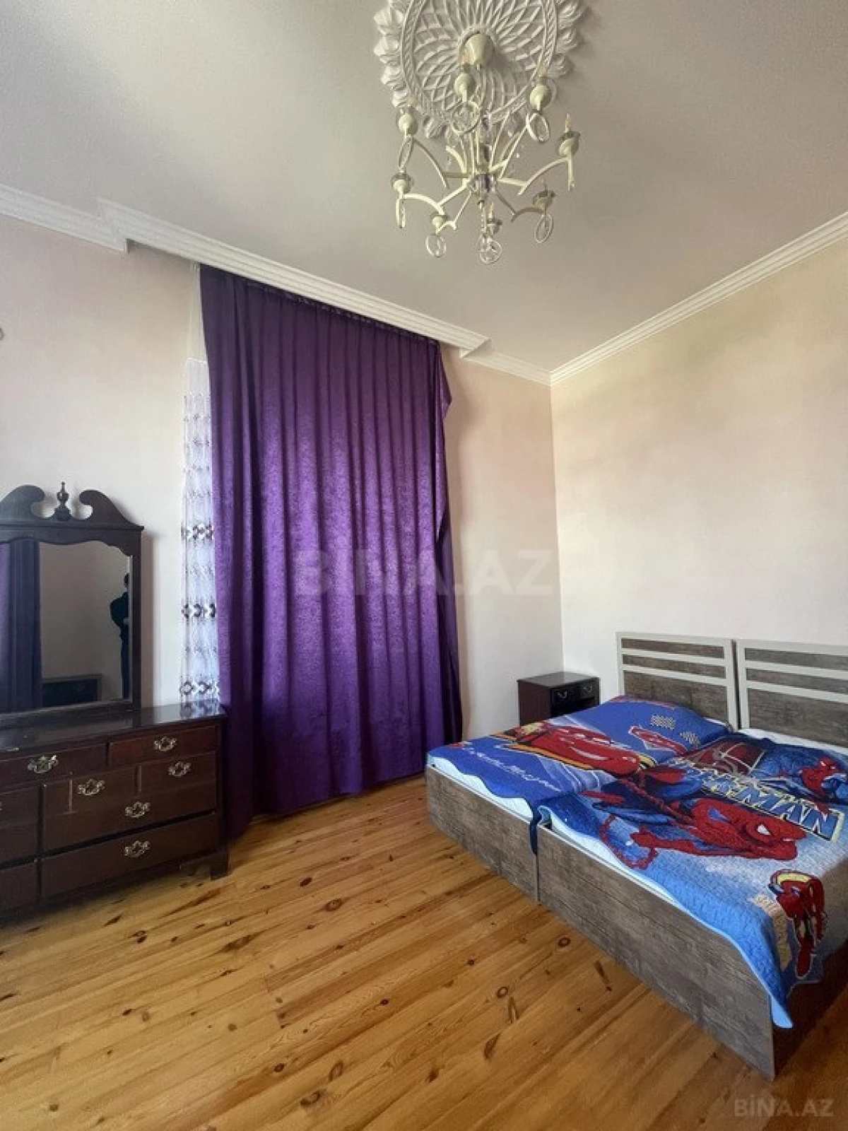 Satılır 10 otaqlı həyət evi 585 m²