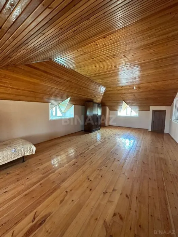 Satılır 10 otaqlı həyət evi 585 m²