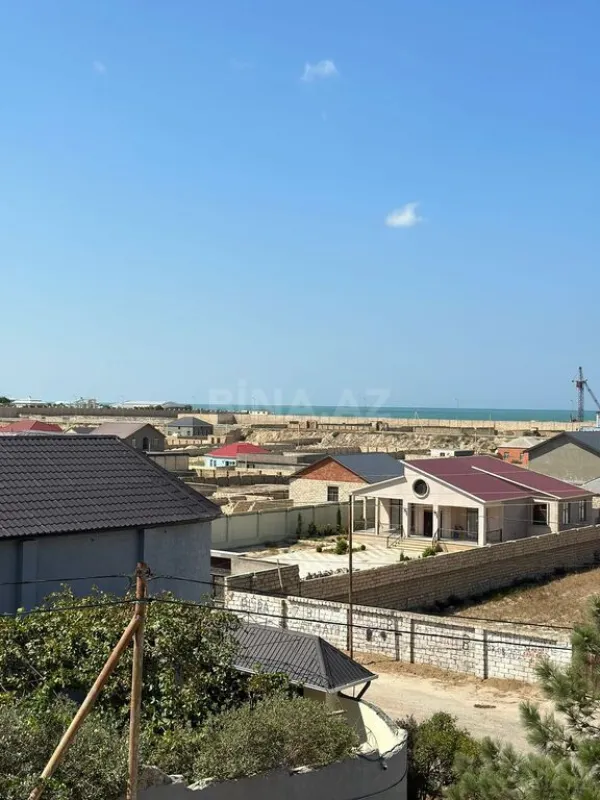 Satılır 10 otaqlı həyət evi 585 m²