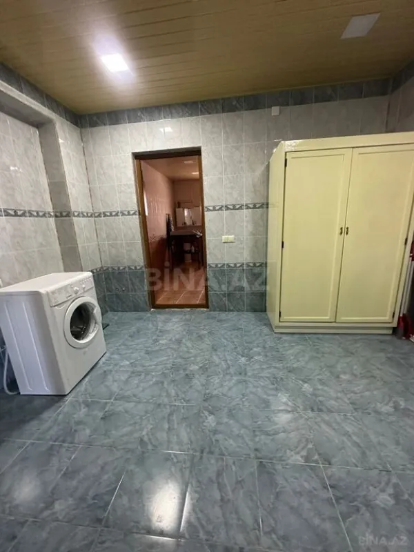 Satılır 10 otaqlı həyət evi 585 m²