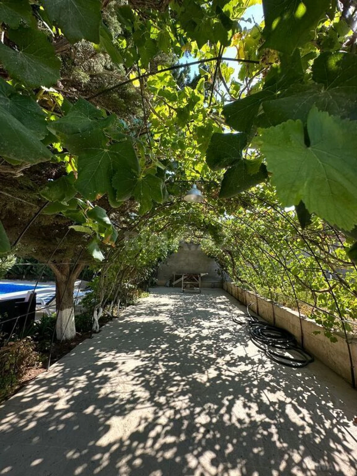 Satılır 10 otaqlı həyət evi 585 m²