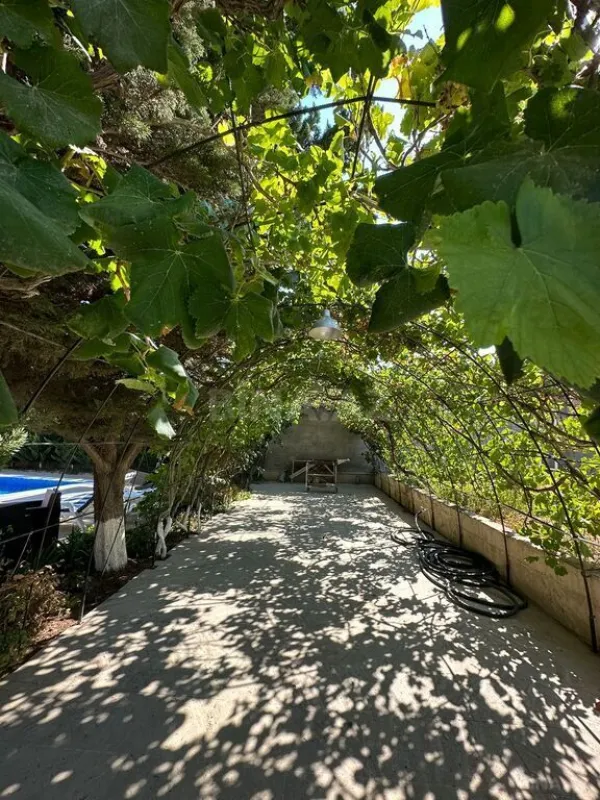 Satılır 10 otaqlı həyət evi 585 m²