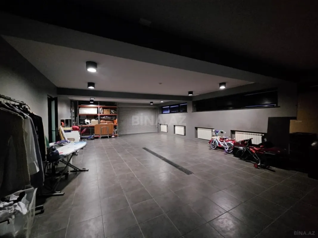 Satılır 10 otaqlı həyət evi 1500 m²