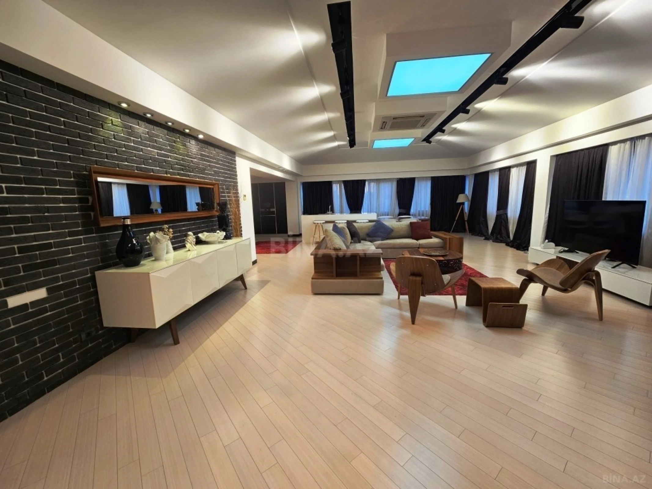 Satılır 10 otaqlı həyət evi 1500 m²