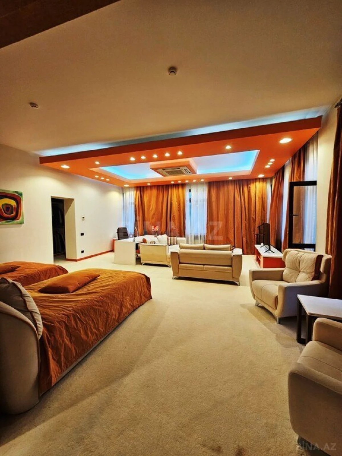 Satılır 10 otaqlı həyət evi 1500 m²