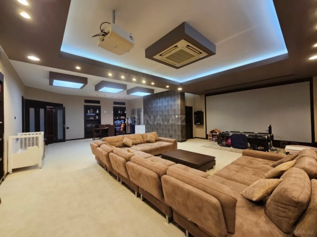 Satılır 10 otaqlı həyət evi 1500 m²