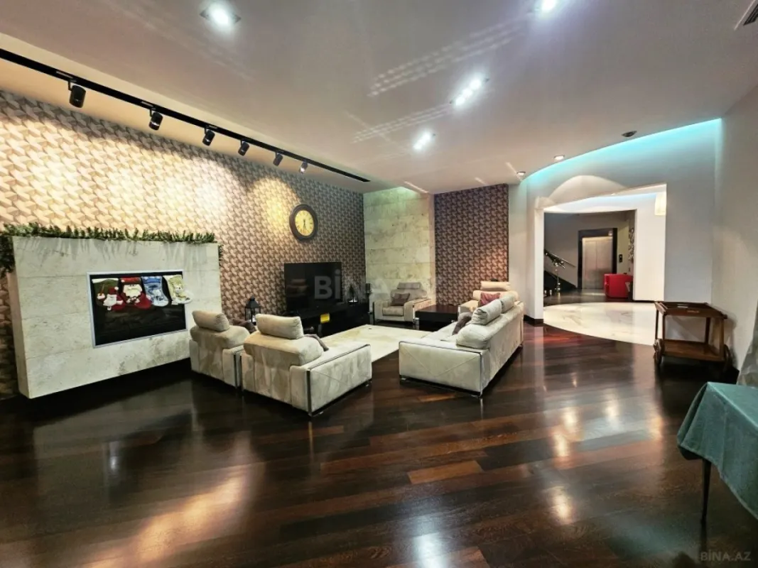 Satılır 10 otaqlı həyət evi 1500 m²