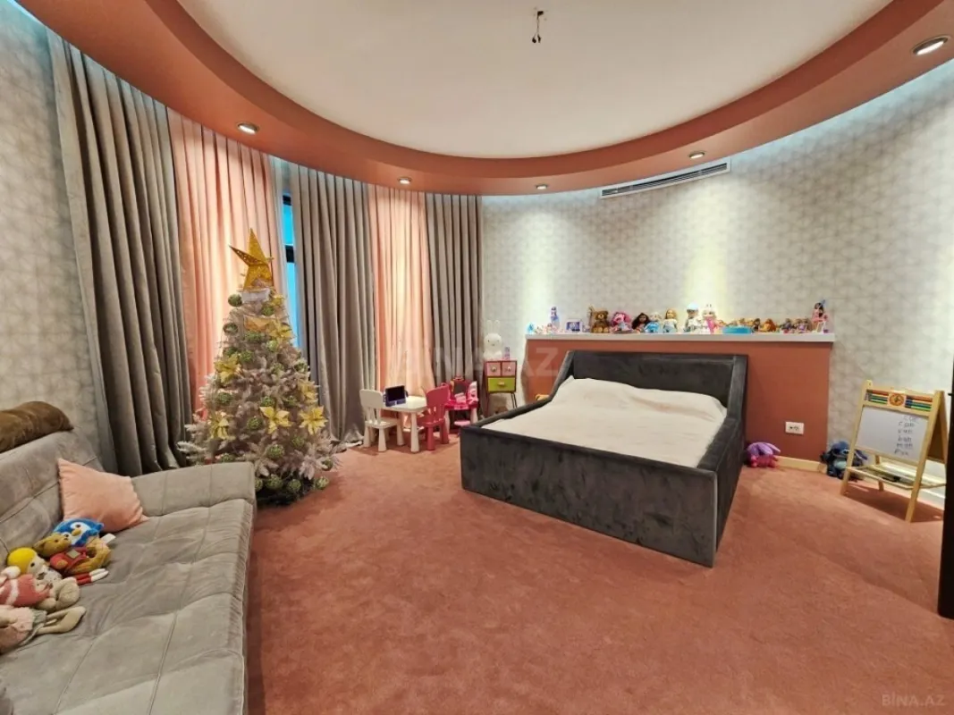 Satılır 10 otaqlı həyət evi 1500 m²