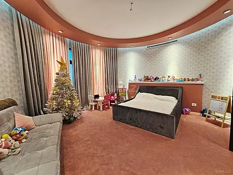 Satılır 10 otaqlı həyət evi 1500 m²