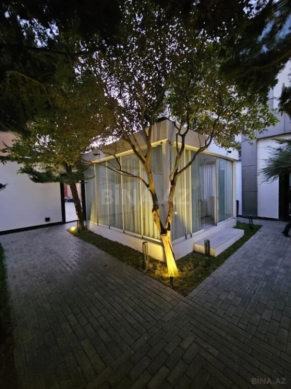 Satılır 10 otaqlı həyət evi 1500 m²