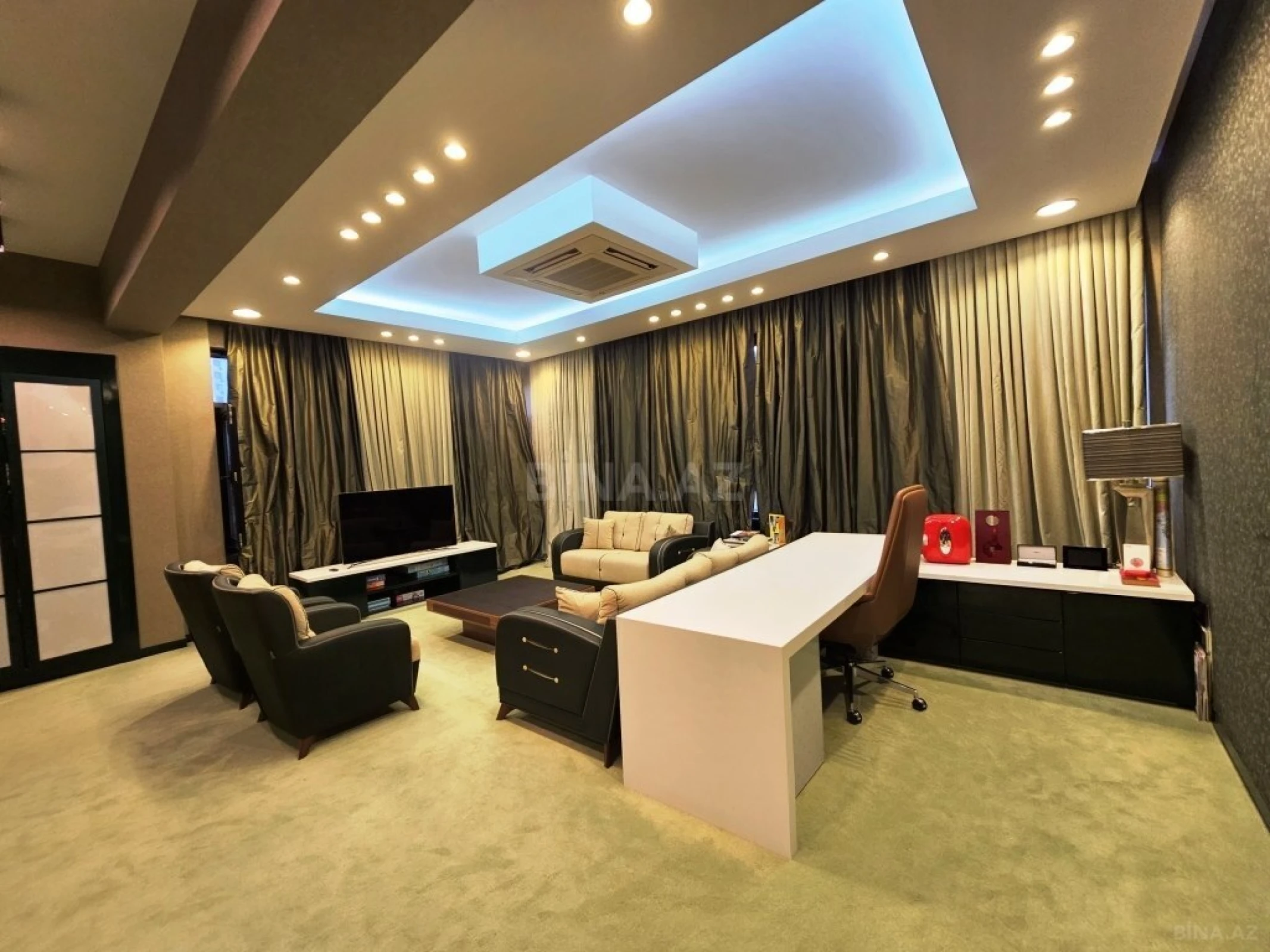 Satılır 10 otaqlı həyət evi 1500 m²