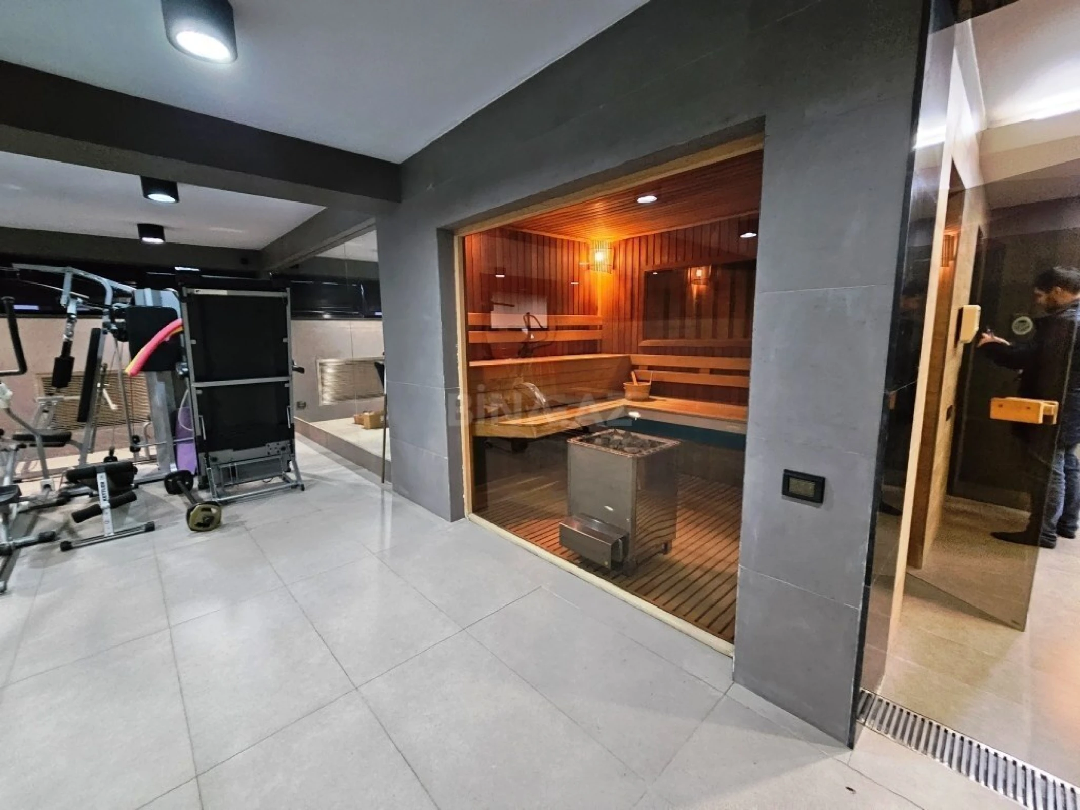 Satılır 10 otaqlı həyət evi 1500 m²