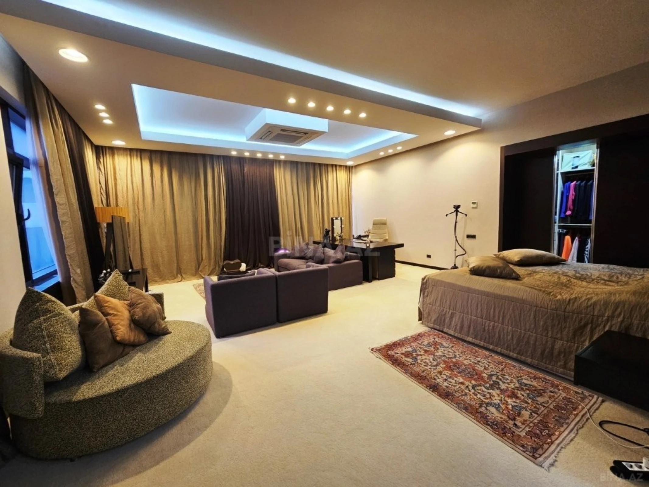 Satılır 10 otaqlı həyət evi 1500 m²