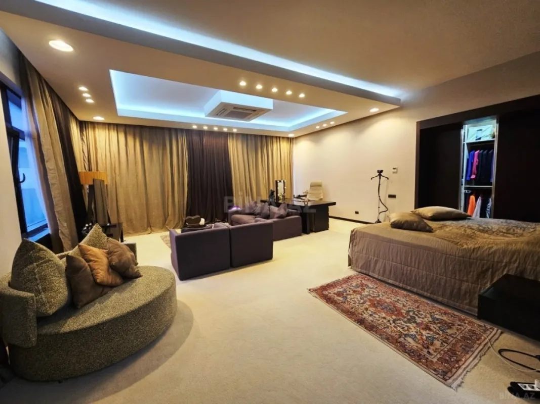 Satılır 10 otaqlı həyət evi 1500 m²