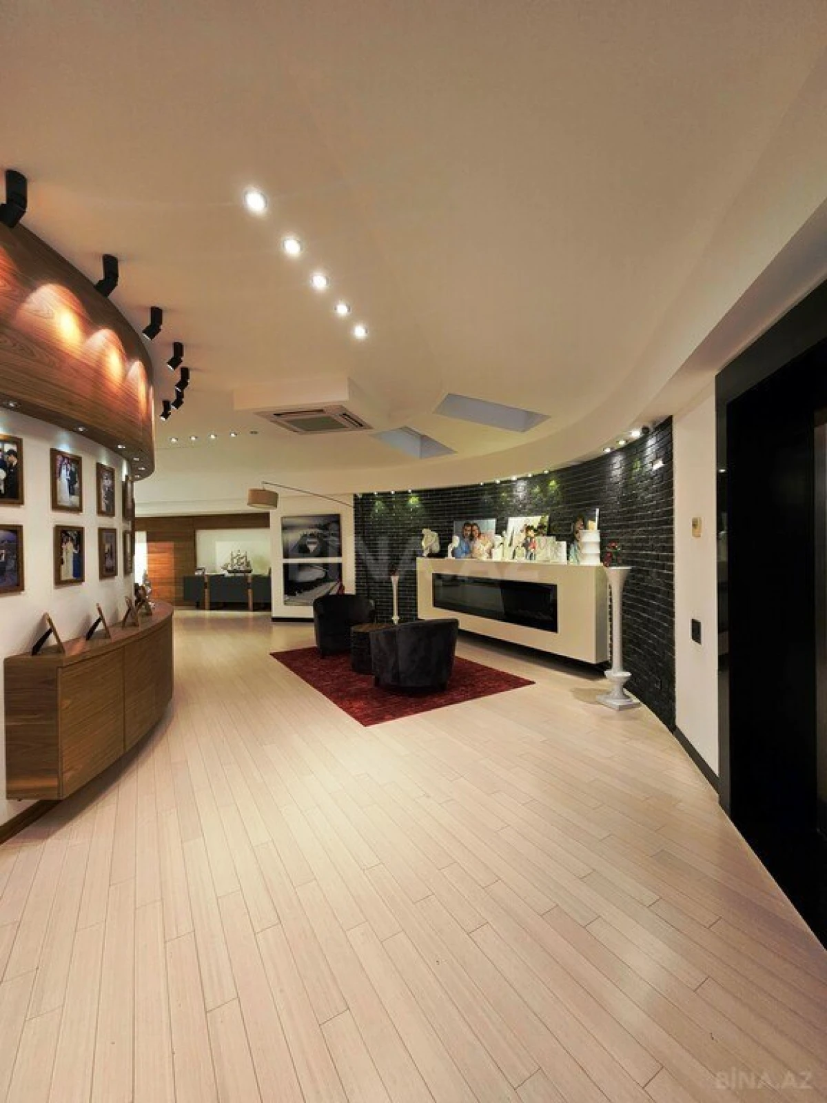 Satılır 10 otaqlı həyət evi 1500 m²