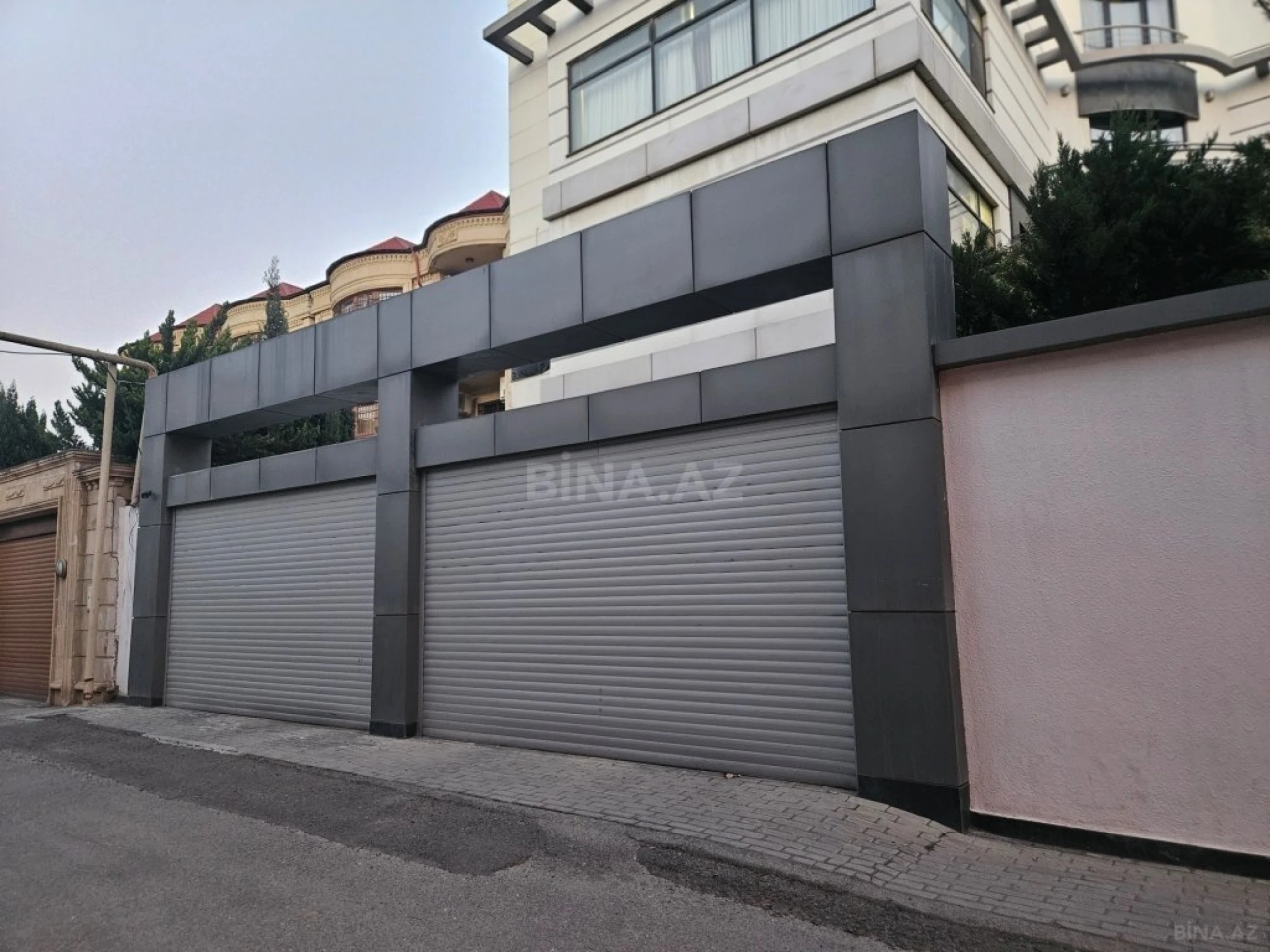 Satılır 10 otaqlı həyət evi 1500 m²