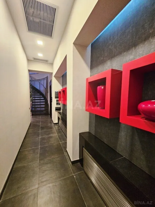 Satılır 10 otaqlı həyət evi 1500 m²