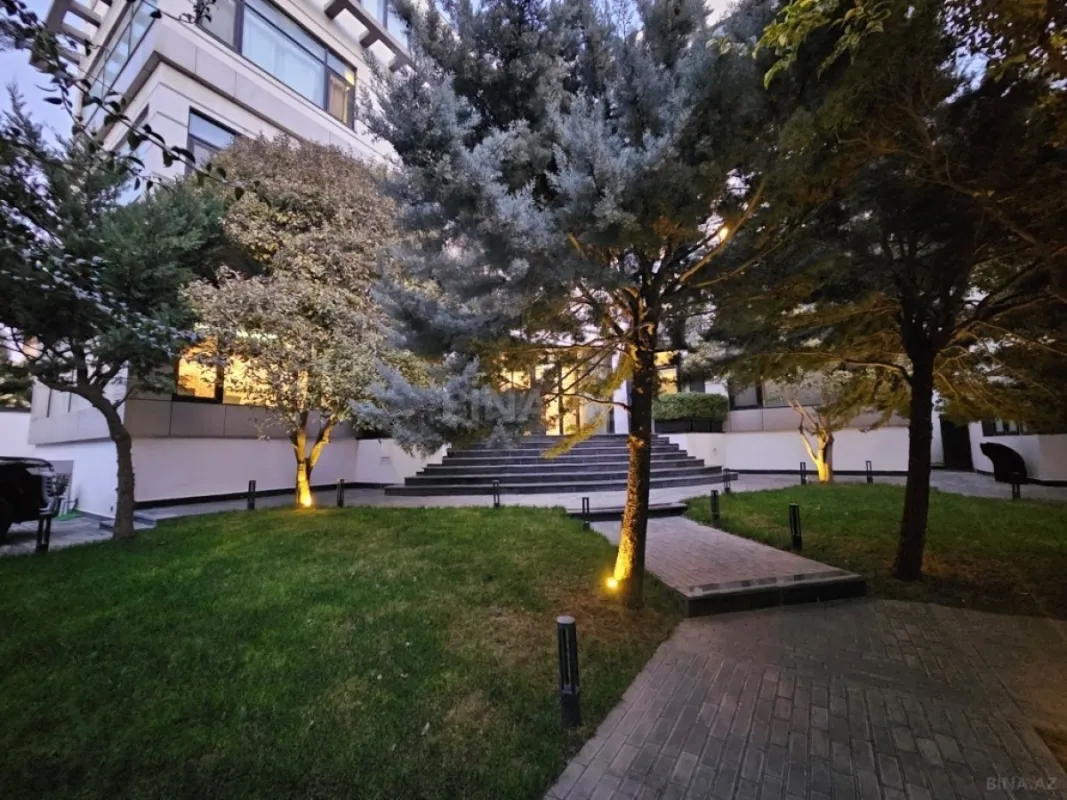 Satılır 10 otaqlı həyət evi 1500 m²
