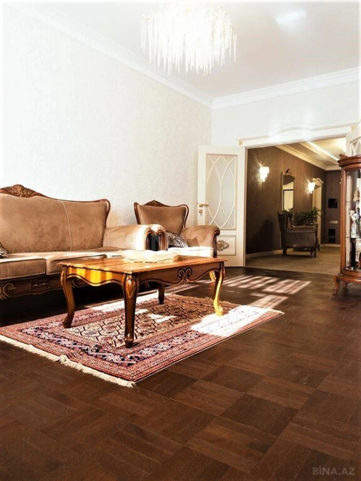 Satılır 5 otaqlı mənzil 220.5 m²