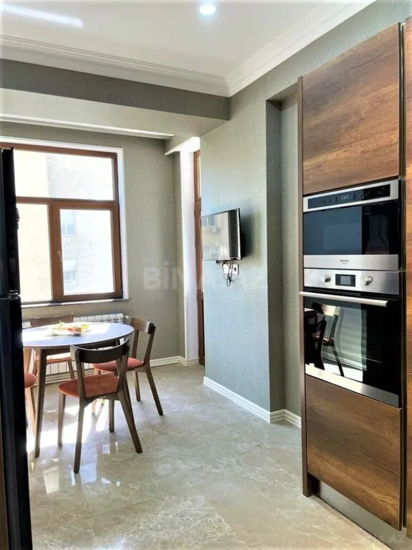 Satılır 5 otaqlı mənzil 220.5 m²